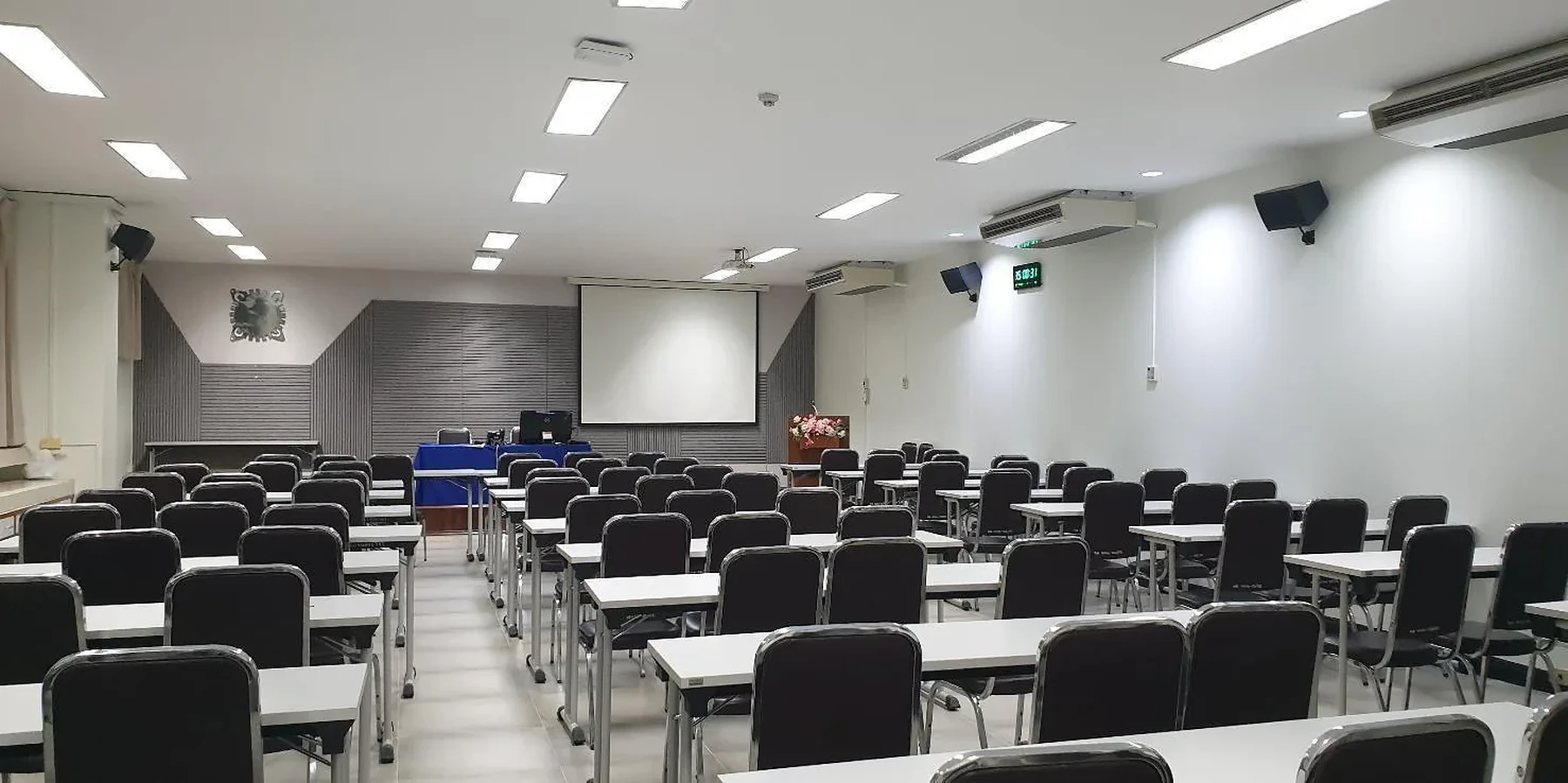TripleA CompuTech professional training room